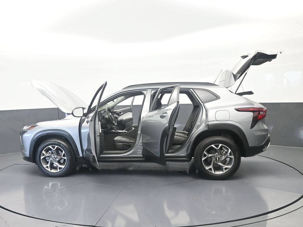 Used 2025 Chevrolet Trax LT w/ Driver Confidence Package FWD image 68