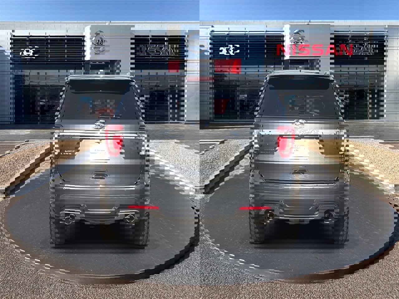 Used 2018 Ford Explorer Limited image 6