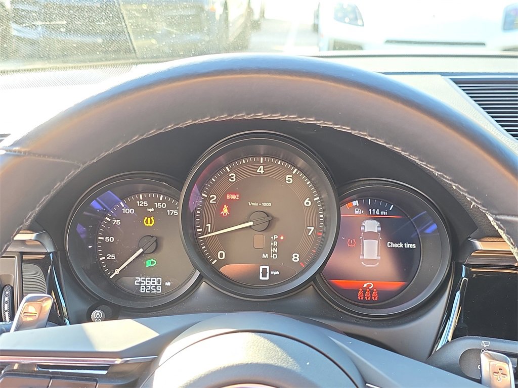 Certified 2022 Porsche Macan image 32