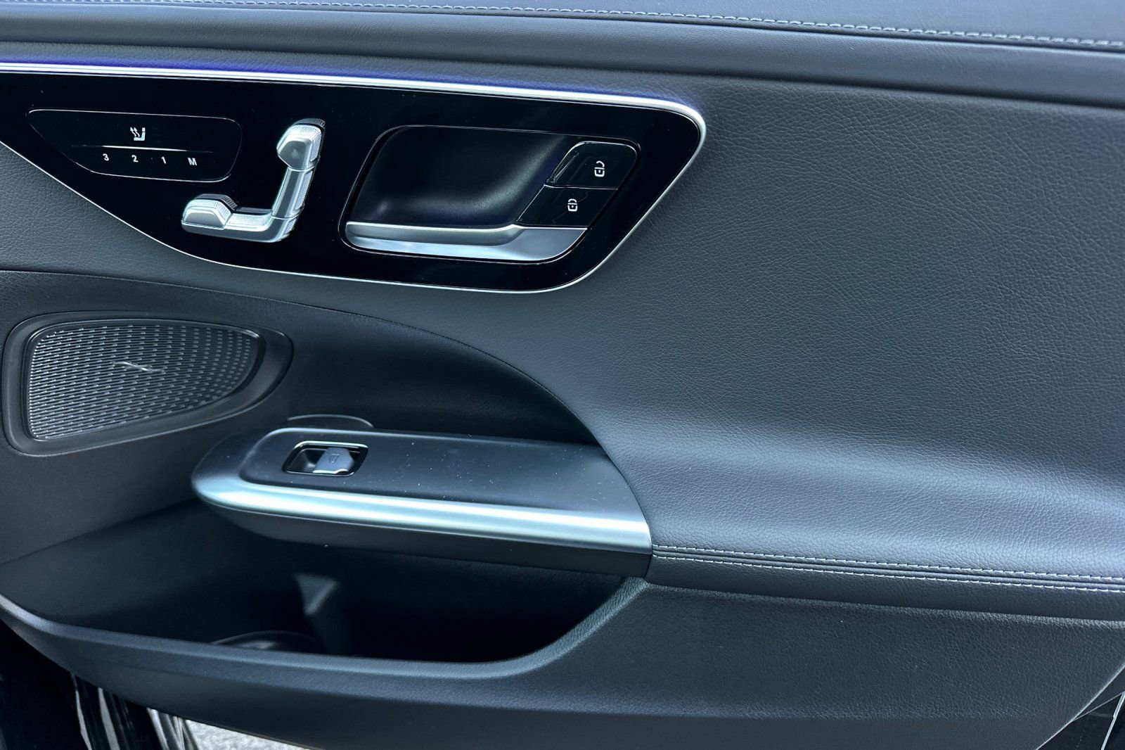 New 2025 Mercedes-Benz C 300 4MATIC Sedan image 32