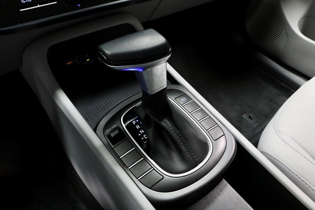 Certified 2025 Hyundai Kona SEL image 33