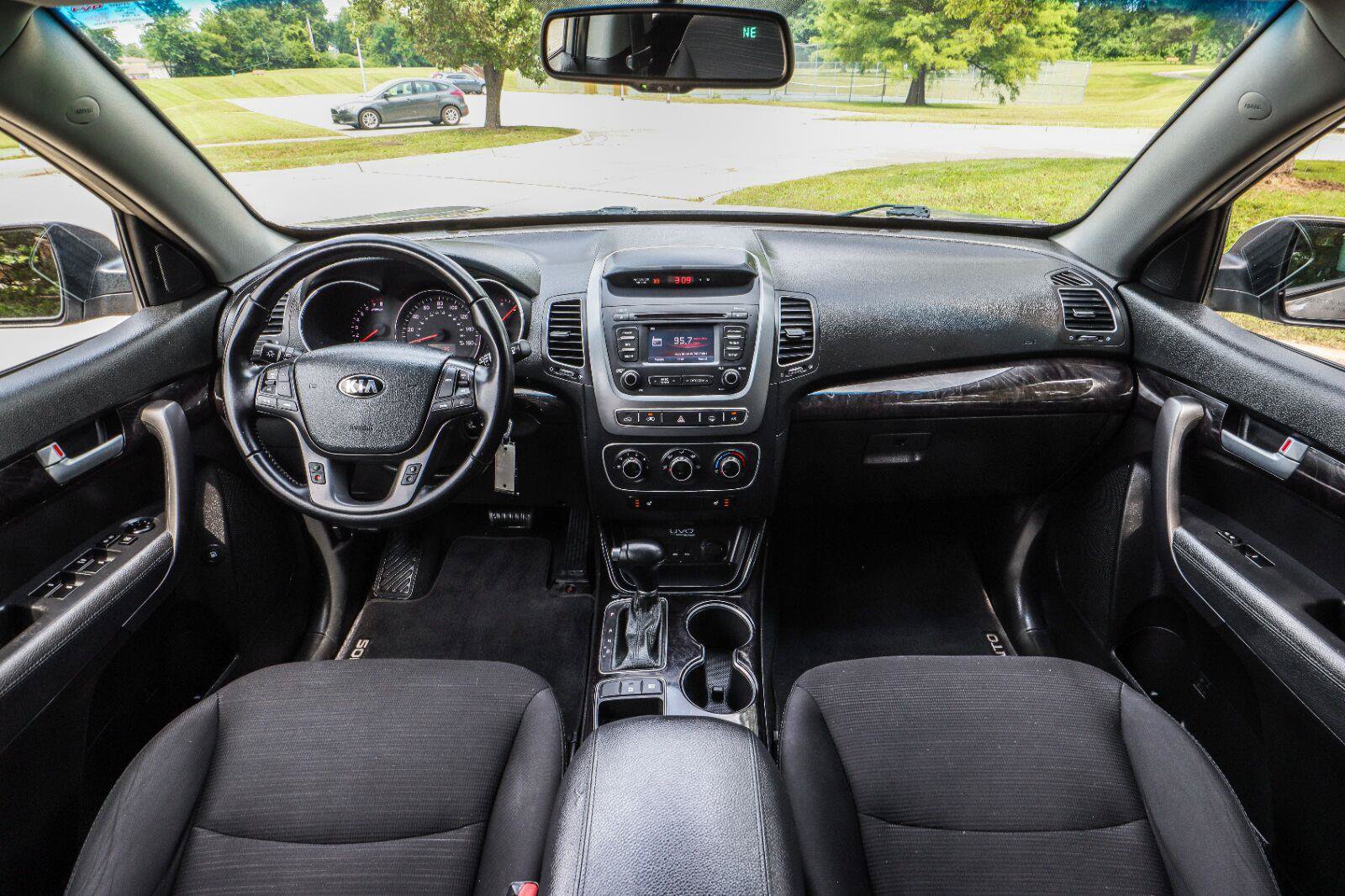 Used 2015 Kia Sorento LX FWD image 2
