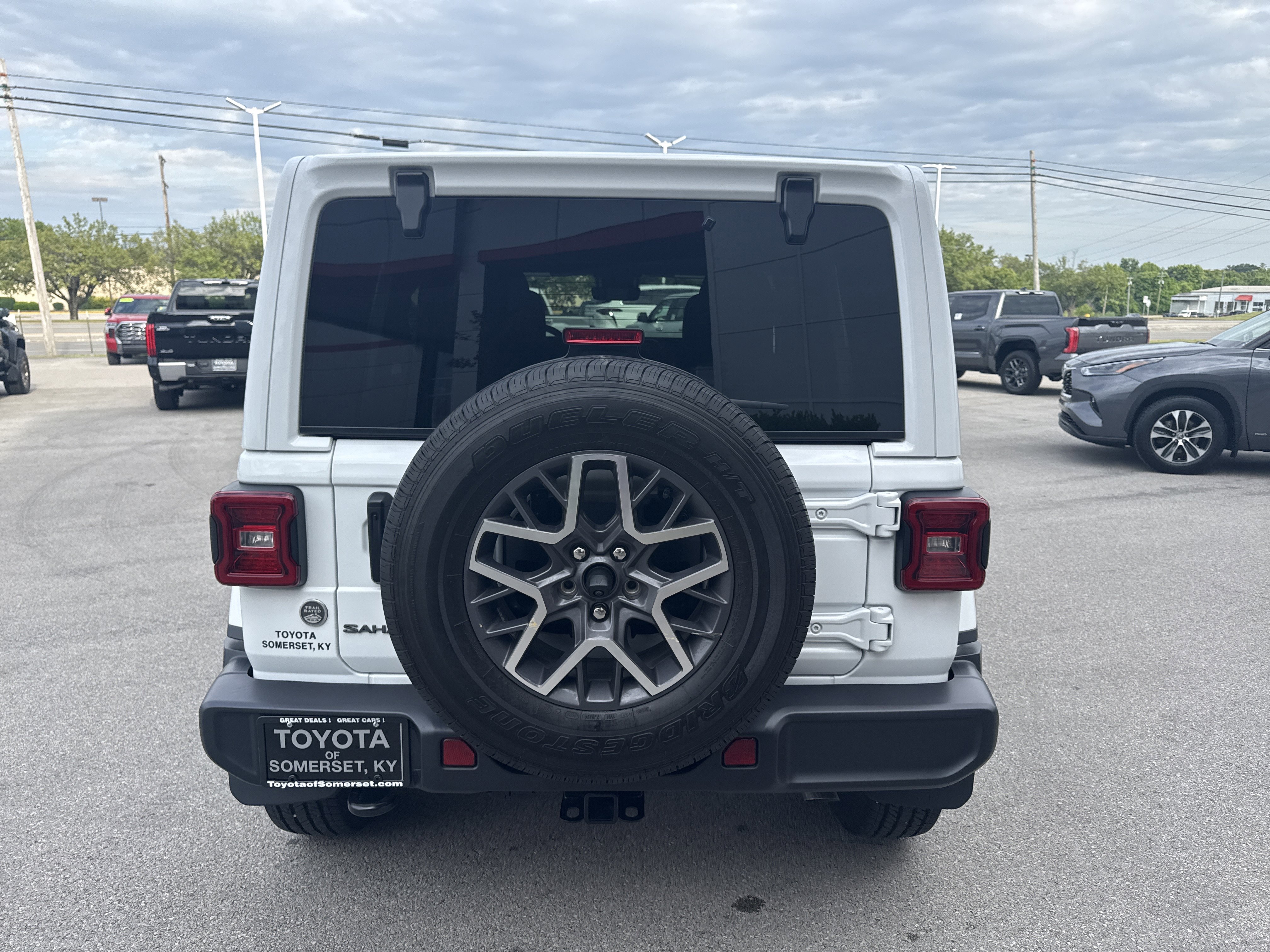 Used 2025 Jeep Wrangler Unlimited Sahara AWD/4WD image 4