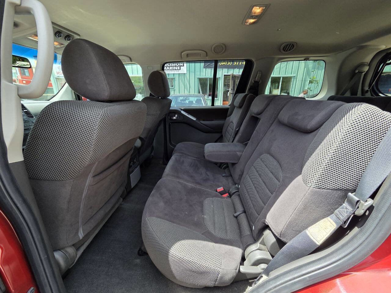 Used 2008 Nissan Pathfinder SE AWD/4WD image 17