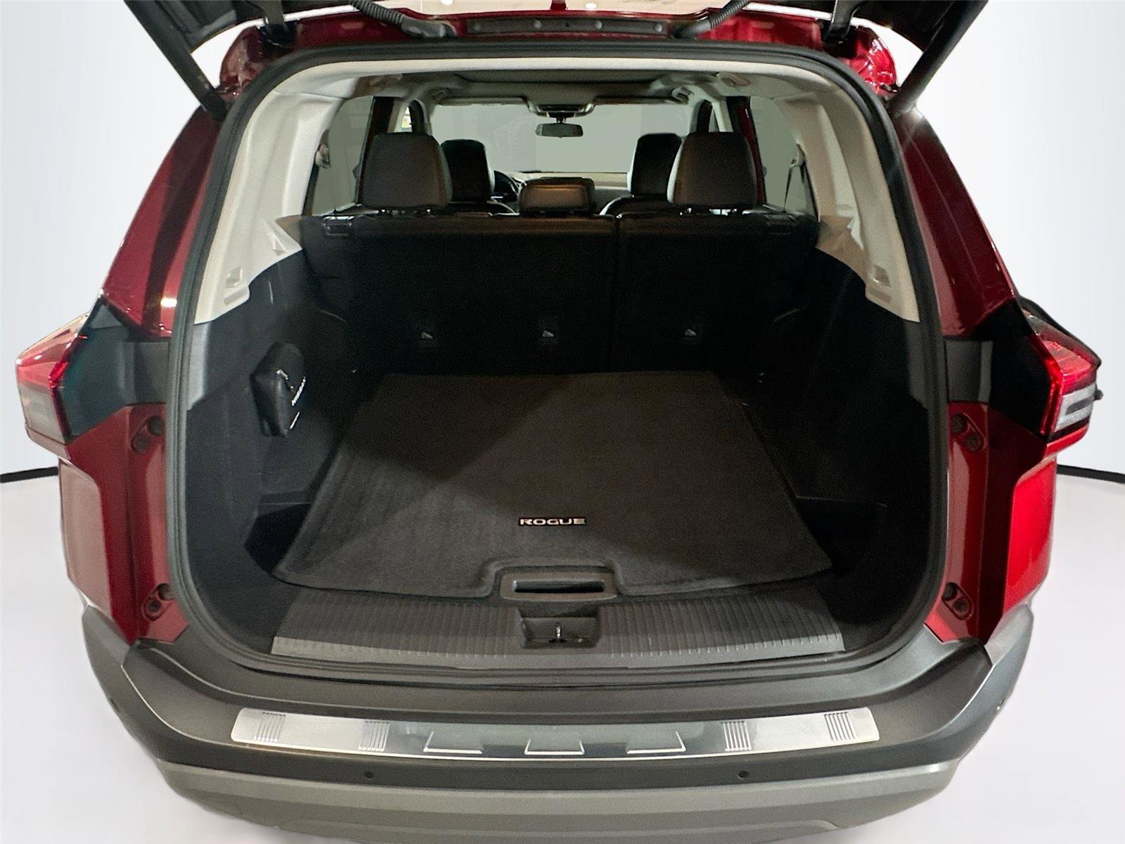 Used 2023 Nissan Rogue SV w/ SV Premium B Package image 19