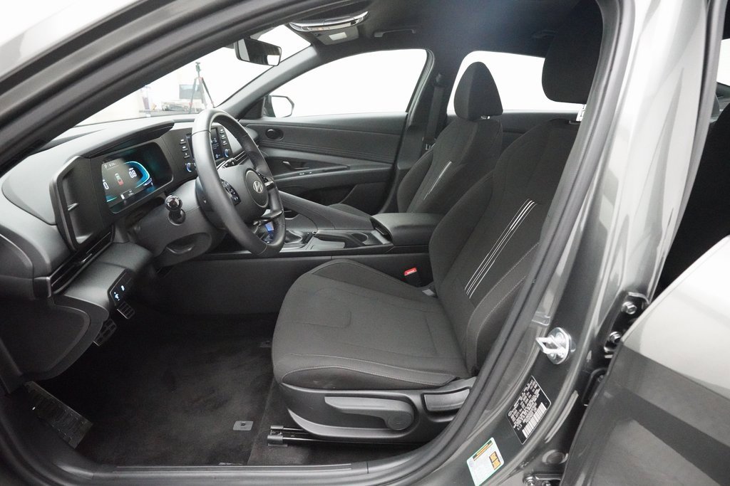 Used 2025 Hyundai Elantra Sport image 7