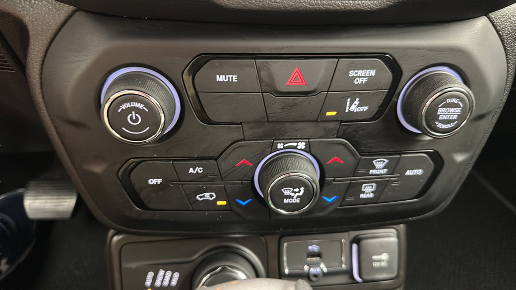 Used 2021 Jeep Renegade Latitude AWD/4WD image 20