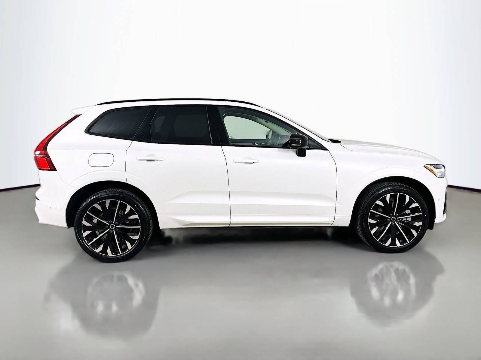 New 2026 Volvo XC60 T8 Ultra w/ Protection Package Premier AWD/4WD image 4