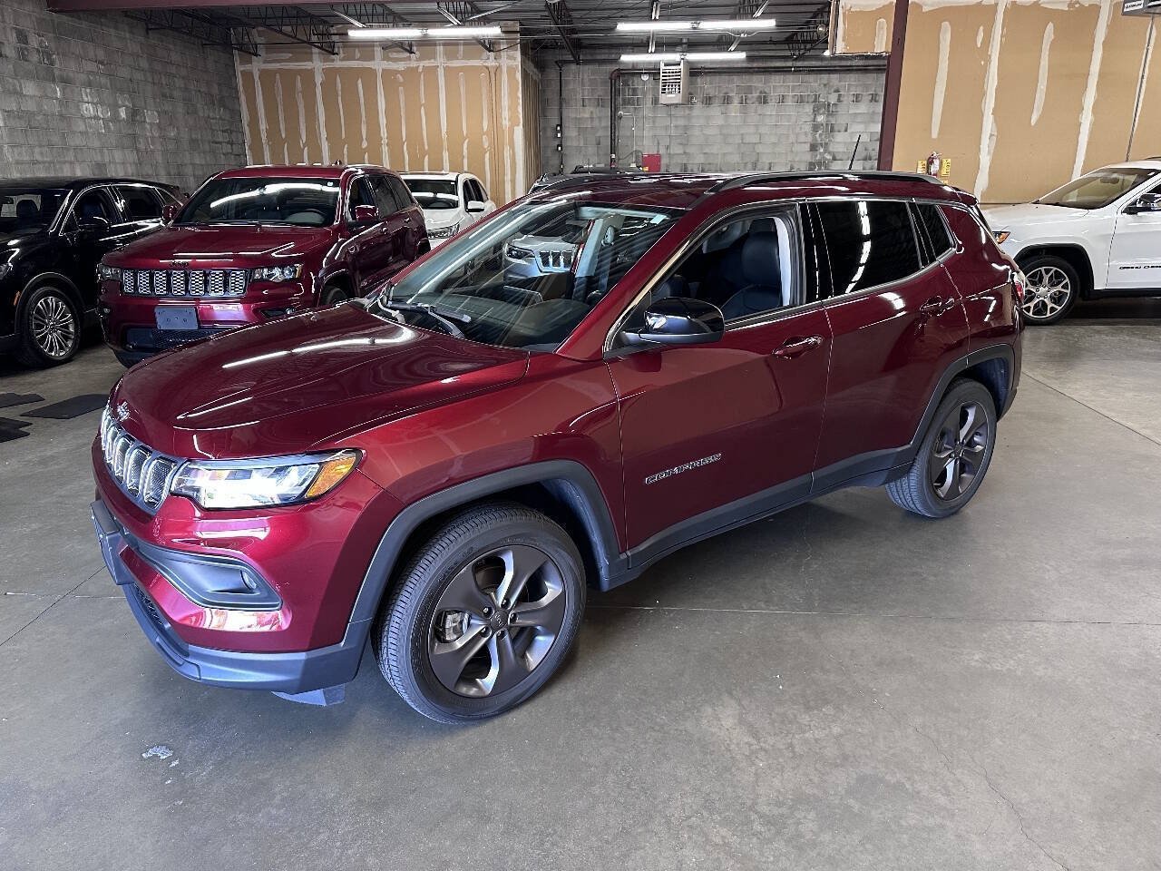 Used 2022 Jeep Compass Latitude AWD/4WD image 1