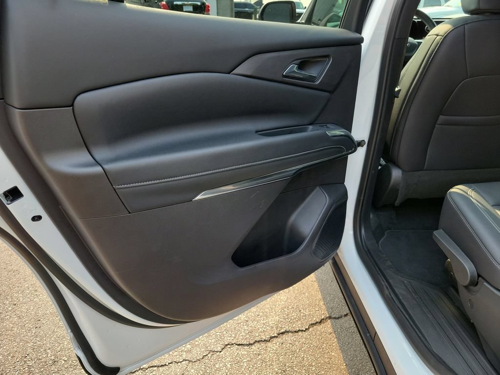 Used 2026 Chevrolet Traverse LT FWD image 17