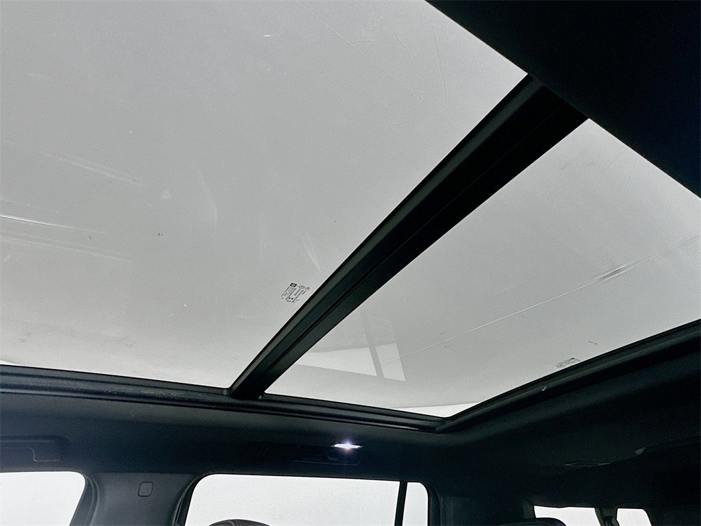 Used 2021 Chevrolet Suburban RST w/ Luxury Package image 21