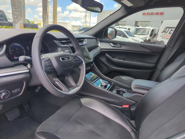 Used 2024 Jeep Grand Cherokee Altitude RWD image 8