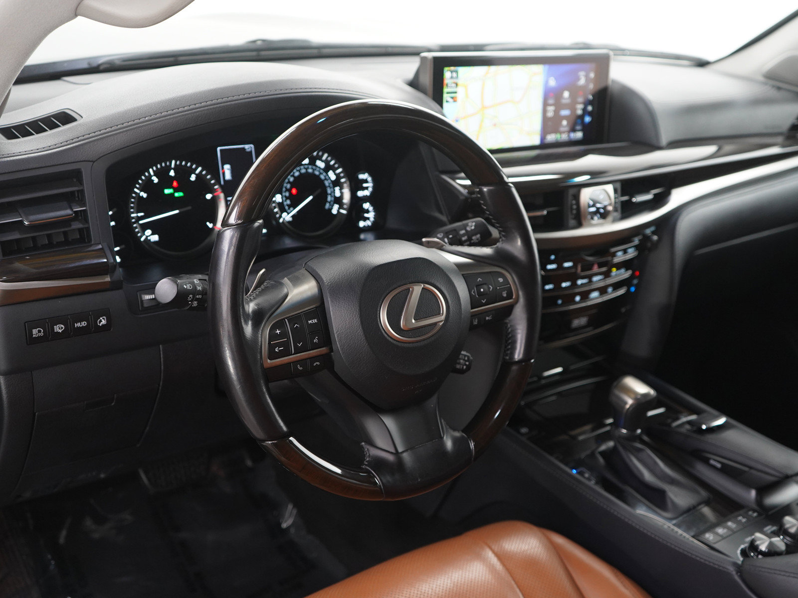 Used 2021 Lexus LX 570 4WD w/ Luxury Package image 24