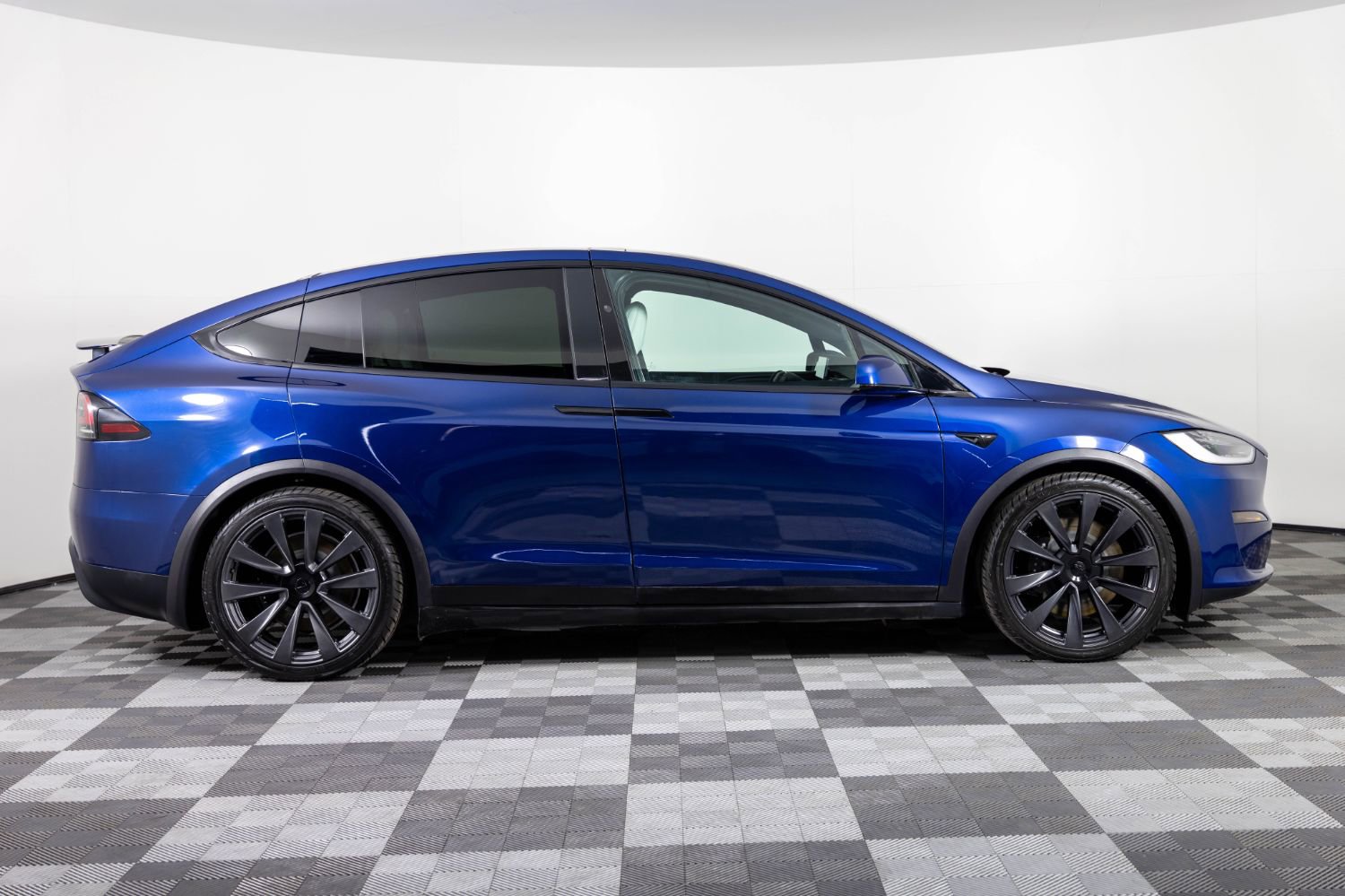Used 2023 Tesla Model X Plaid image 9
