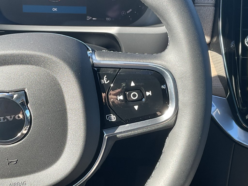 New 2027 Volvo XC90 B6 Plus AWD/4WD image 24