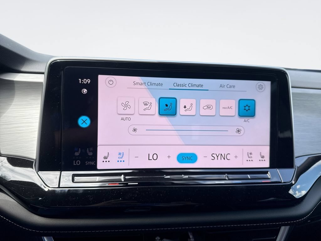 New 2026 Volkswagen Atlas Cross Sport SE AWD/4WD image 16