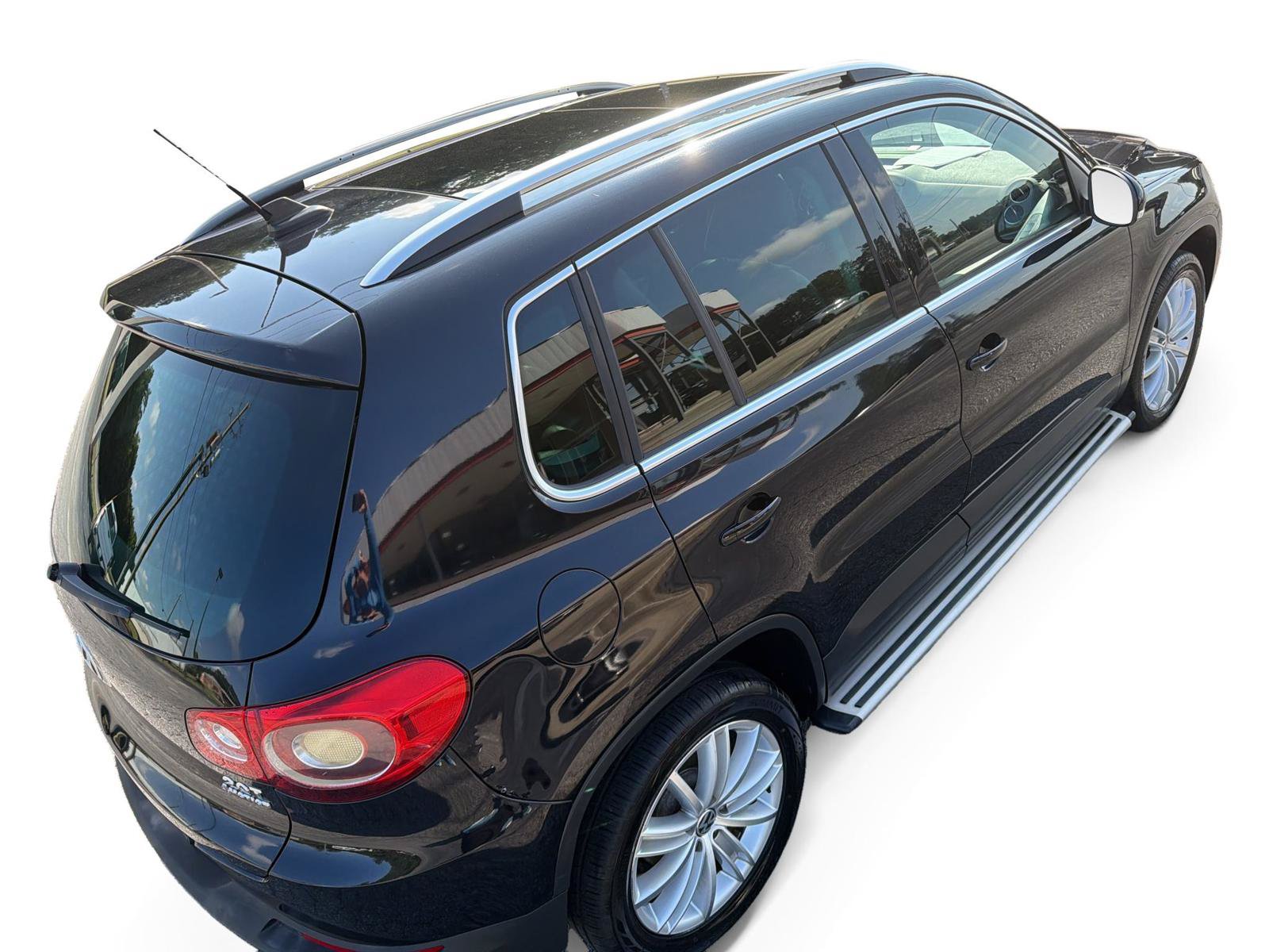 Used 2011 Volkswagen Tiguan SEL AWD/4WD image 6