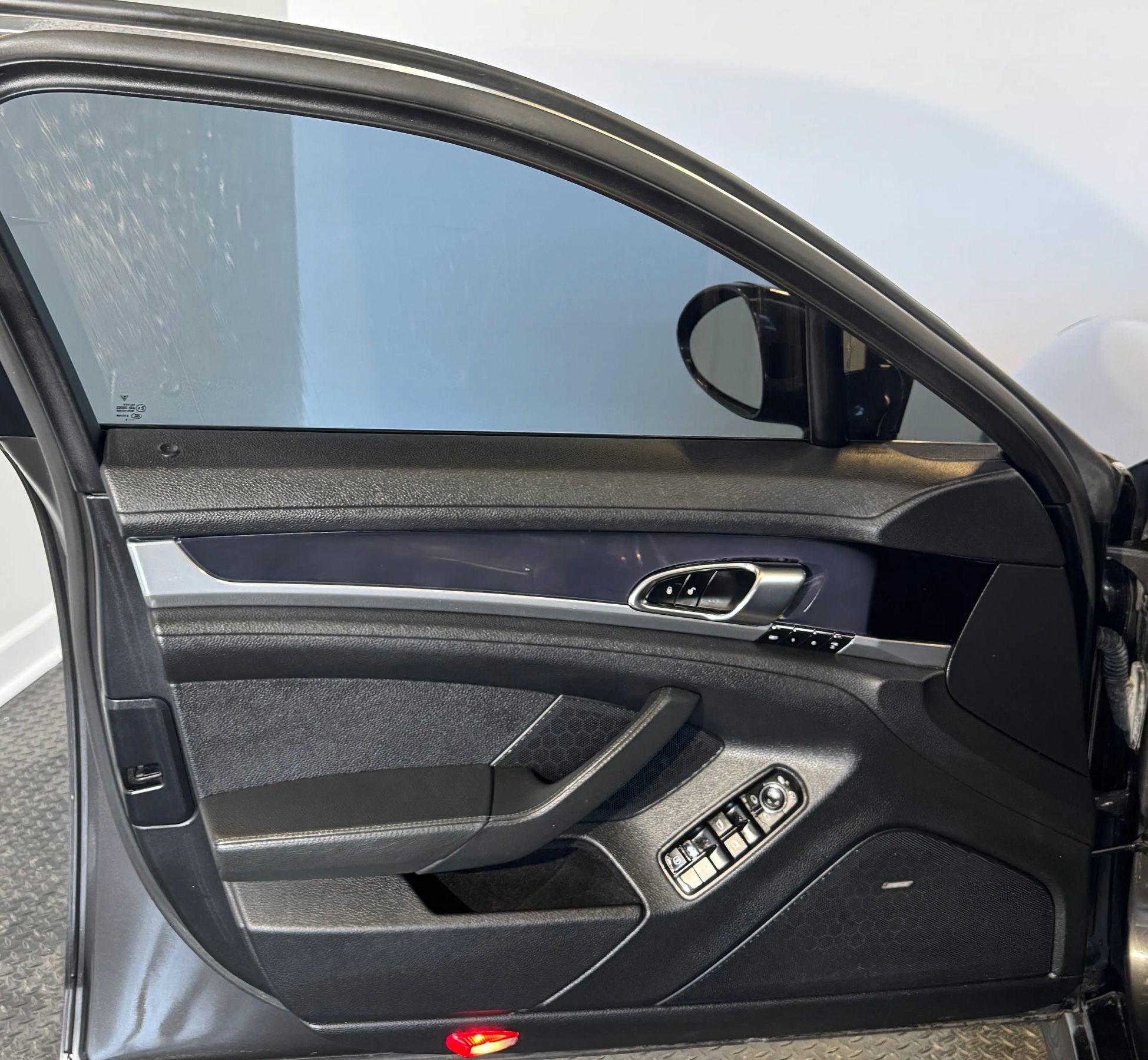 Used 2013 Porsche Panamera S image 12