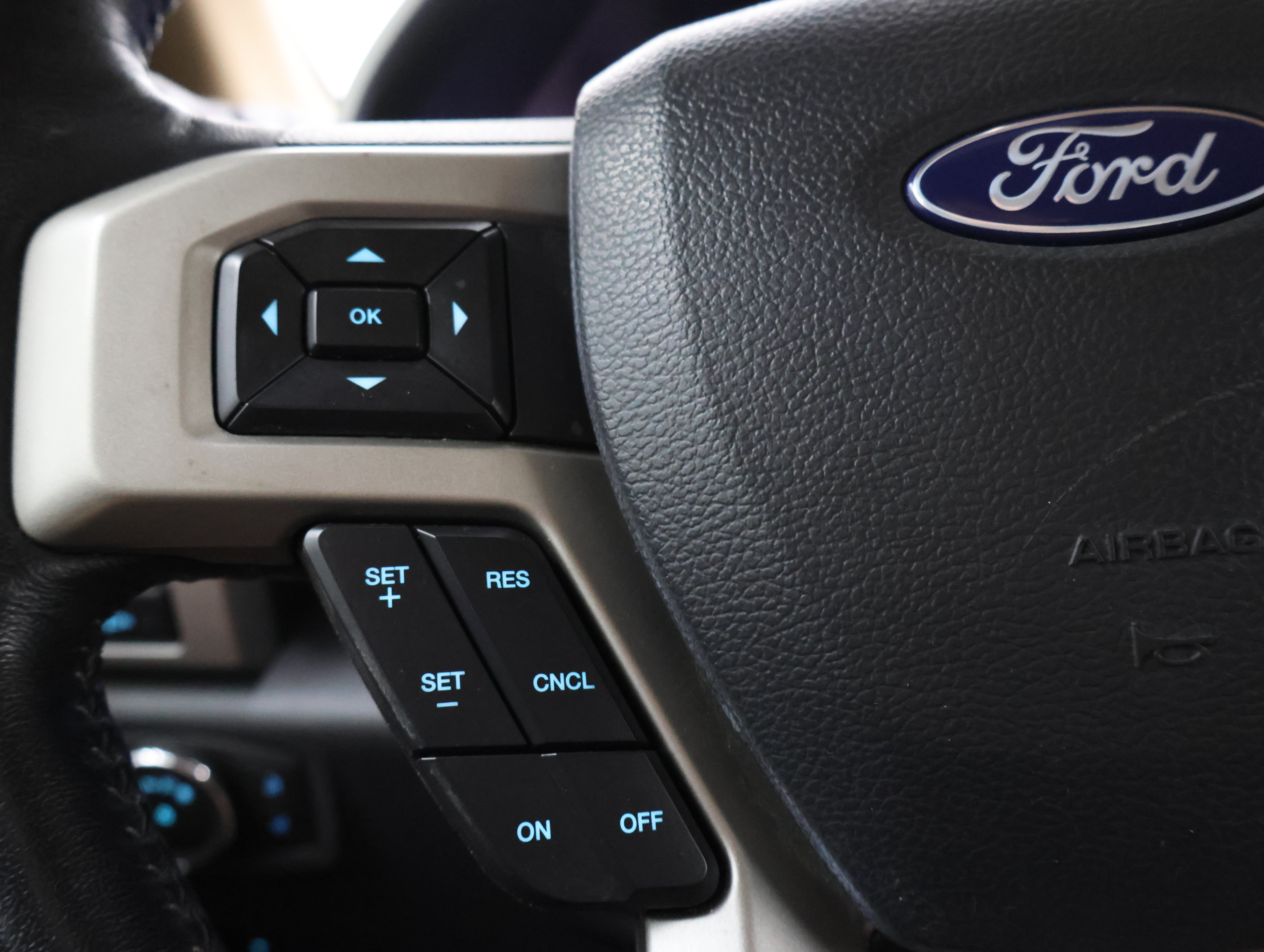 Used 2022 Ford F250 Lariat w/ Lariat Value Package AWD/4WD image 17