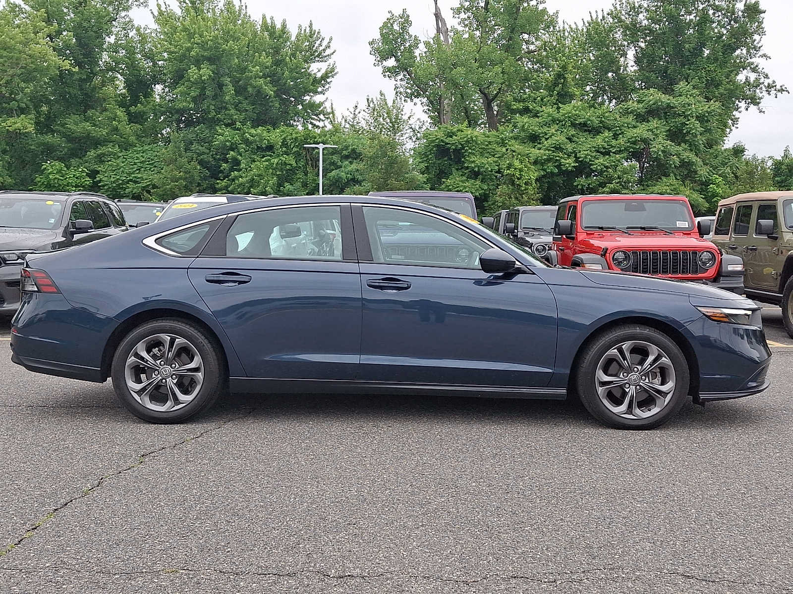Used 2023 Honda Accord EX image 7