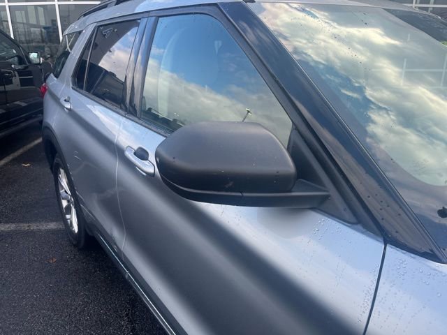 Used 2022 Ford Explorer XLT w/ Equipment Group 202A image 2