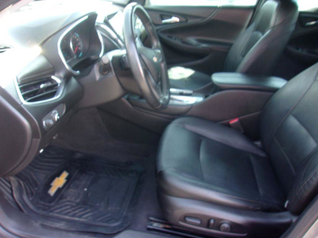 Used 2017 Chevrolet Malibu LT w/ Leather Package FWD image 23