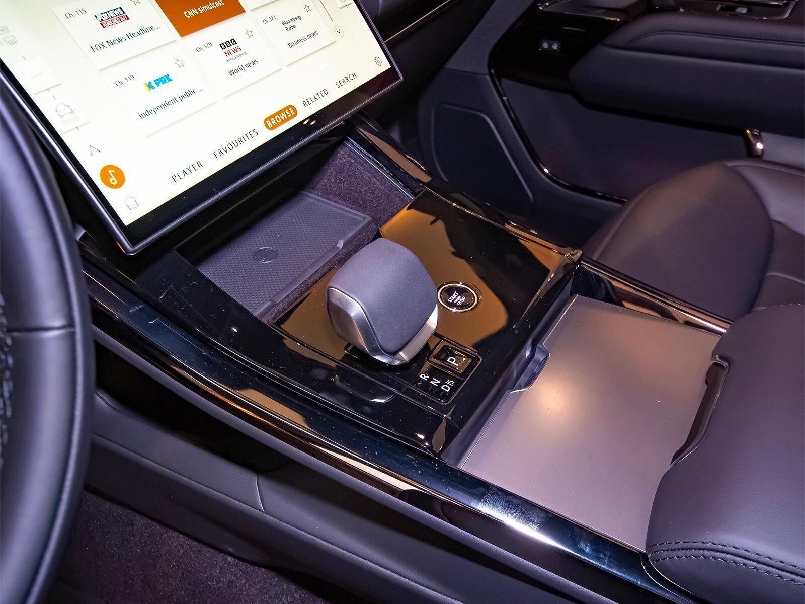 New 2025 Land Rover Range Rover Sport SE image 27