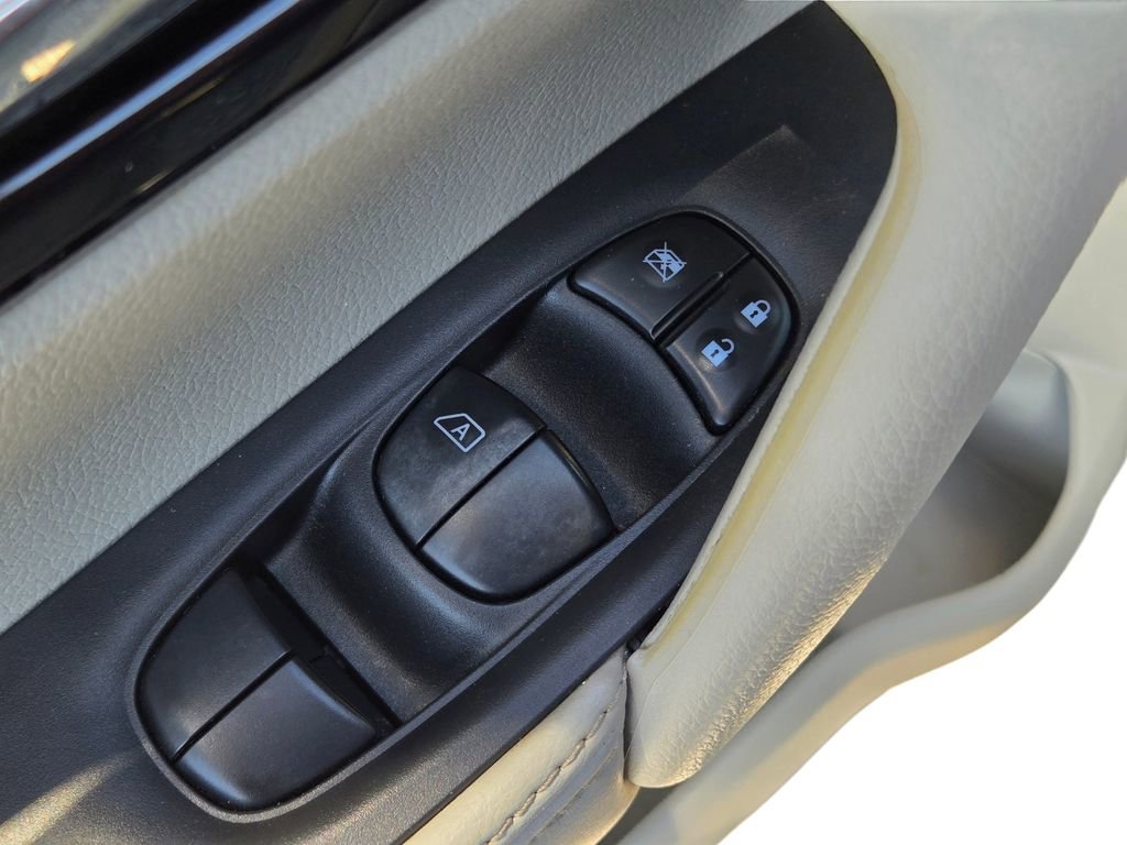 Used 2017 Nissan Rogue Sport SL FWD image 17
