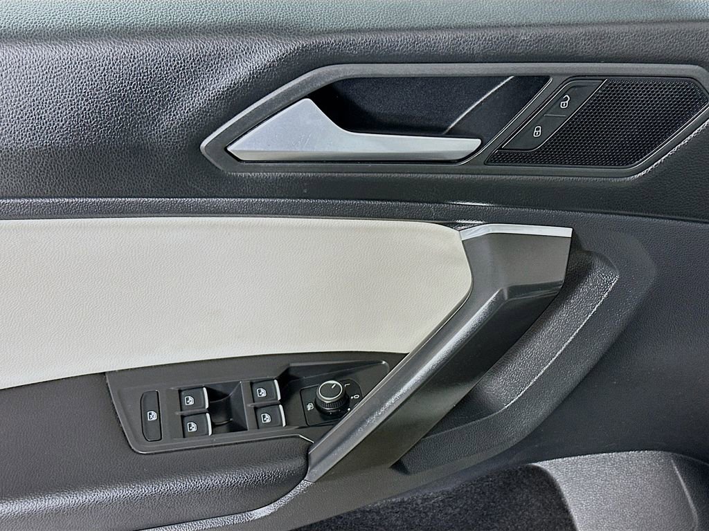 Certified 2021 Volkswagen Tiguan SE w/ Panoramic Sunroof Package image 21