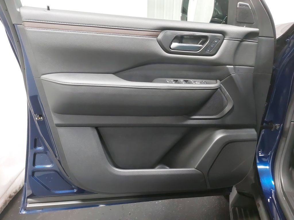 New 2025 Nissan Armada SL w/ Captain's Chari Seat Package image 30