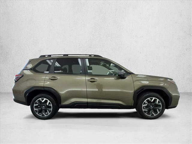 Used 2025 Subaru Forester Premium AWD/4WD image 4