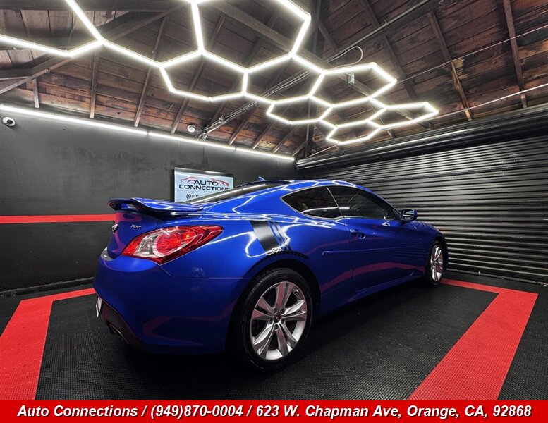 Used 2010 Hyundai Genesis 3.8 RWD image 3