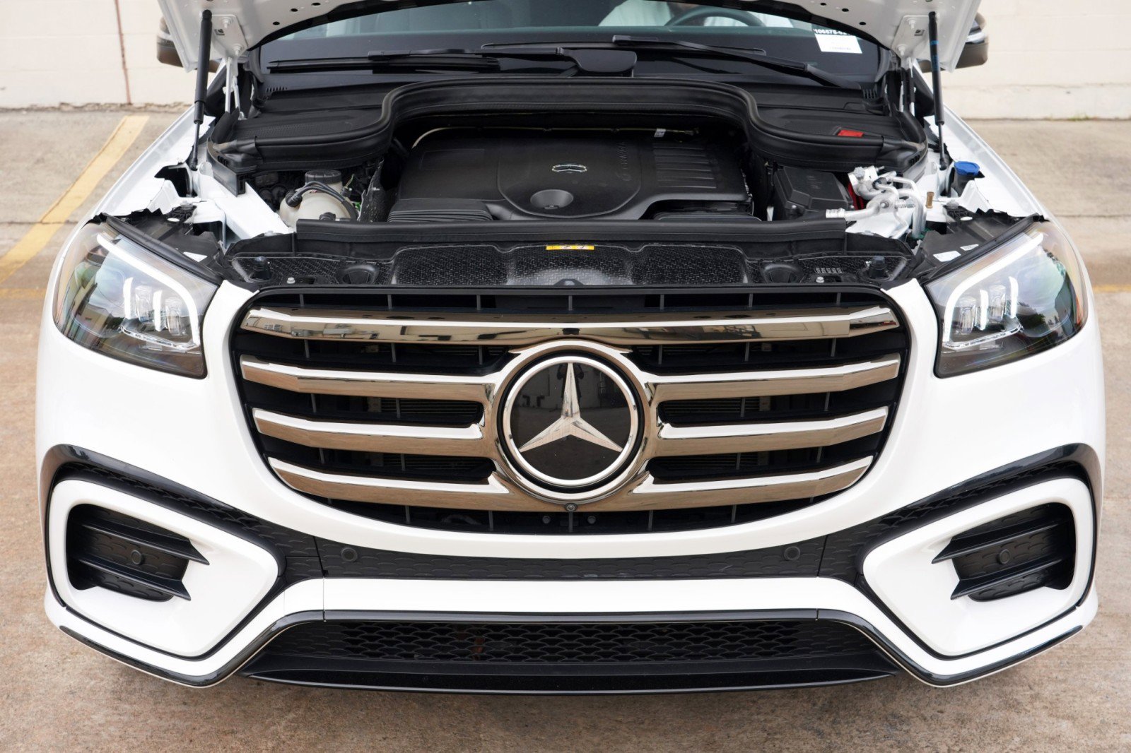 Used 2024 Mercedes-Benz GLS 450 4MATIC image 8