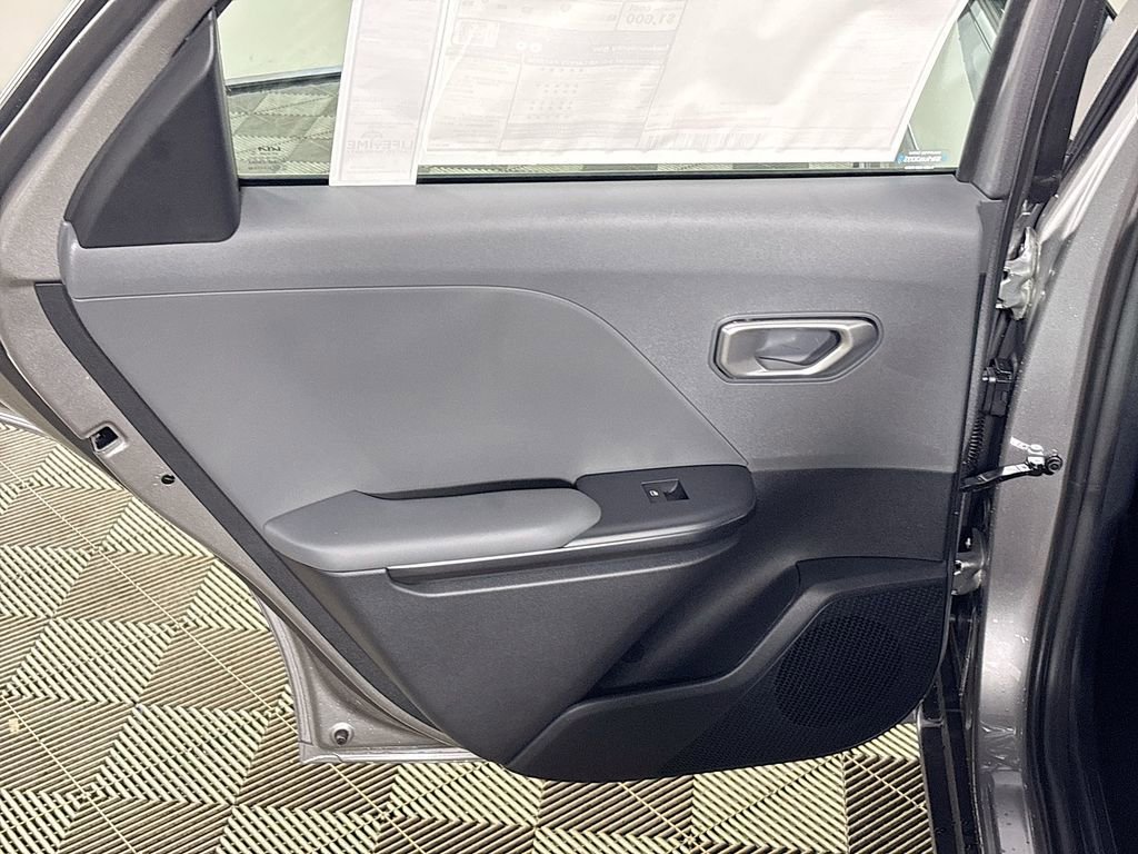 New 2025 Kia K4 LXS image 18