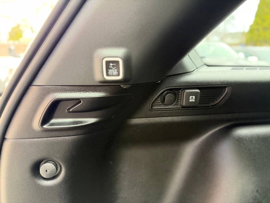 Used 2024 Jeep Grand Cherokee Altitude image 28