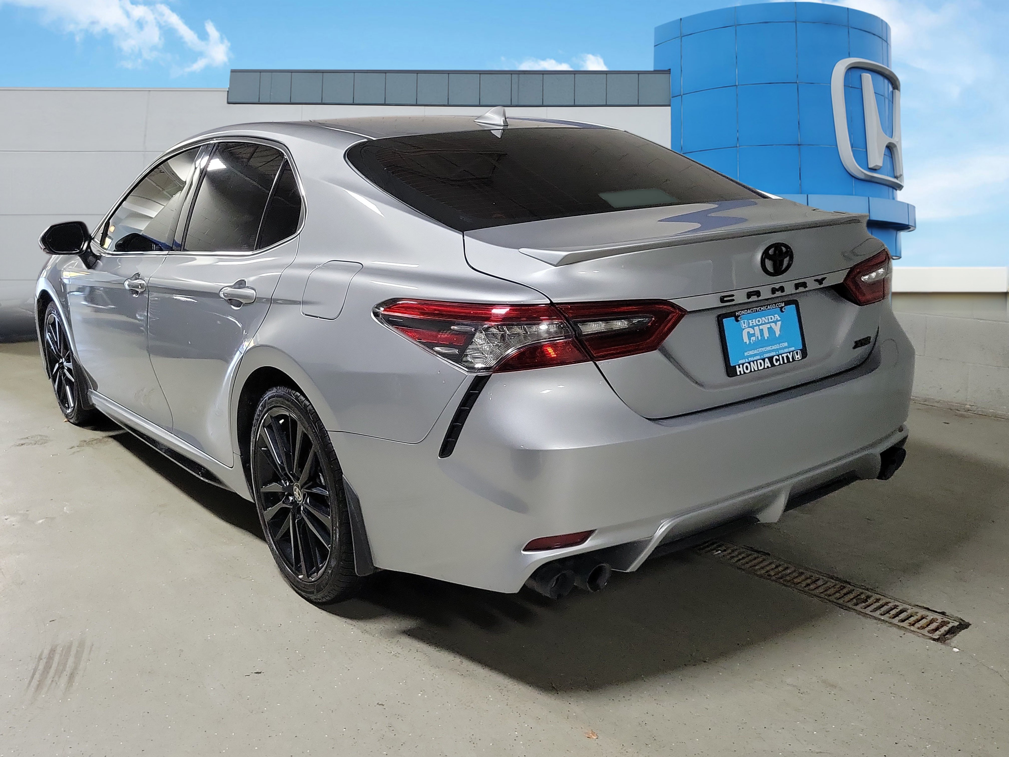 Used 2022 Toyota Camry XSE FWD image 4