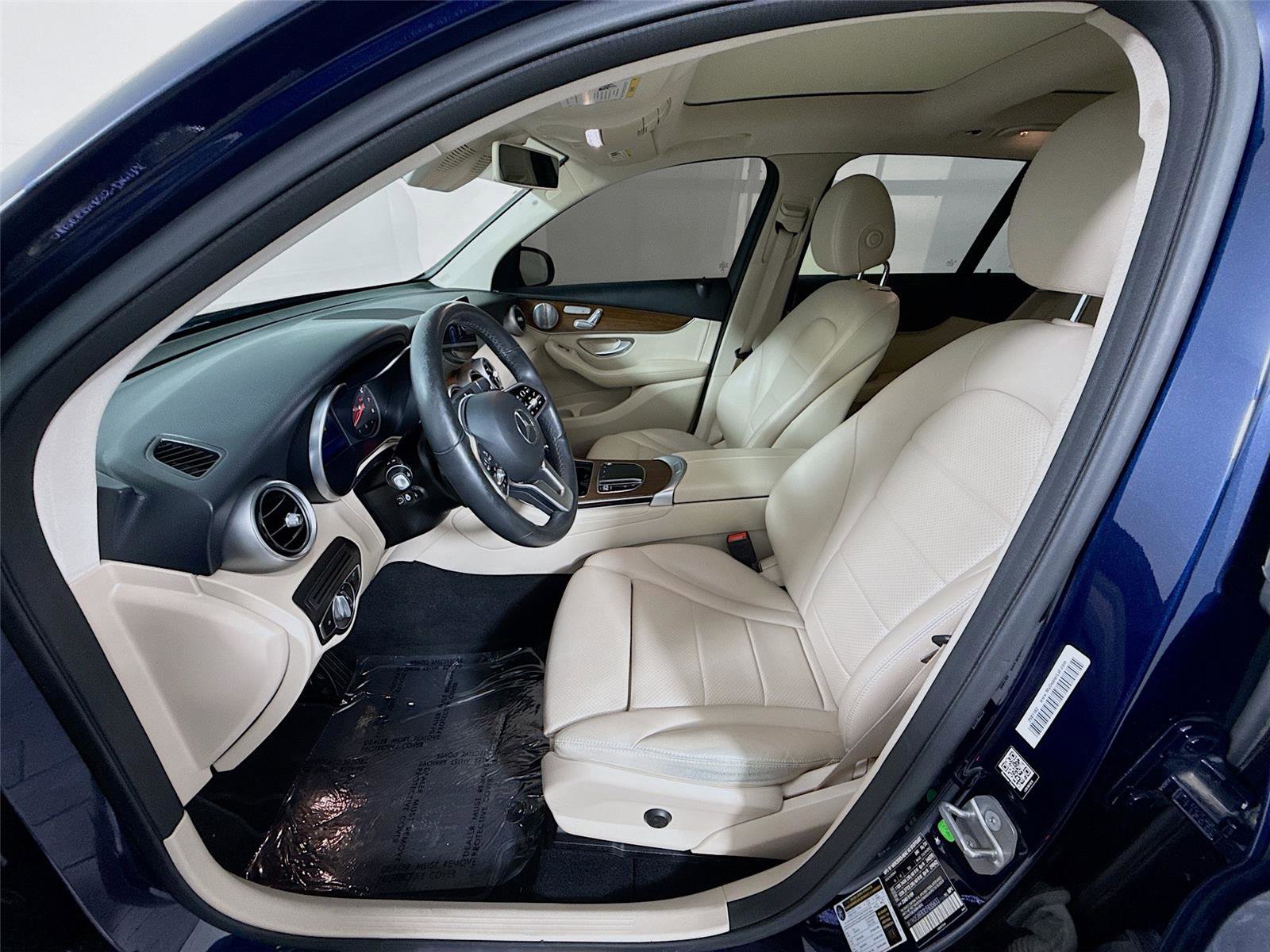 Used 2020 Mercedes-Benz GLC 300 4MATIC image 2