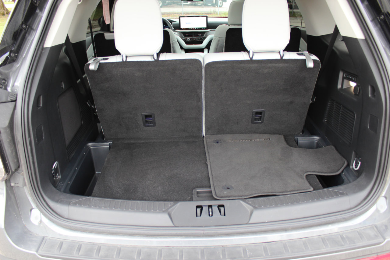 Used 2025 Ford Explorer Platinum w/ LUX Leather Package image 13