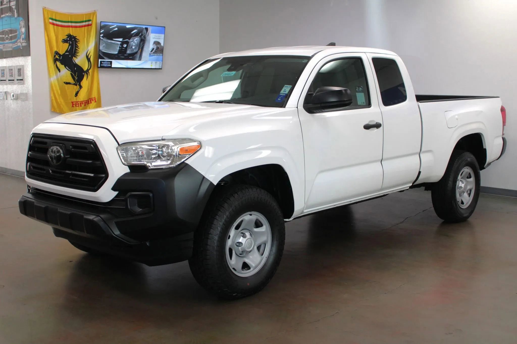 Used 2022 Toyota Tacoma SR image 3