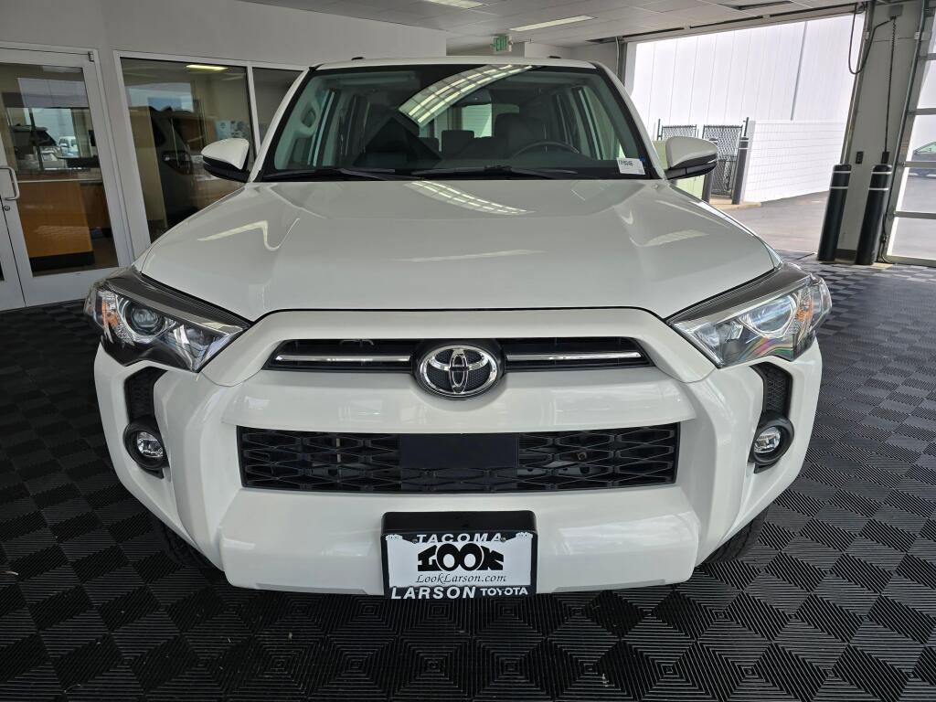 Used 2024 Toyota 4Runner SR5 Premium w/ Moonroof Package AWD/4WD image 8