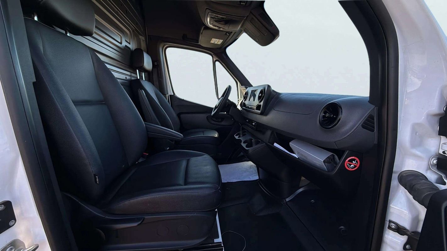 Used 2021 Freightliner Sprinter 2500 image 14