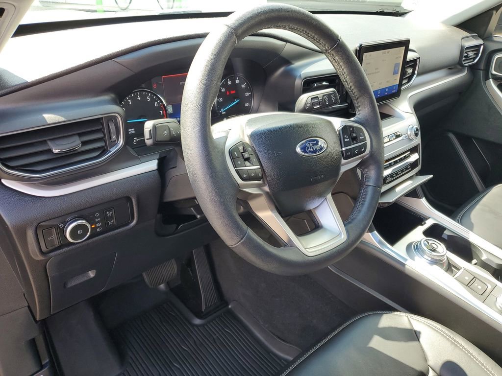 Used 2023 Ford Explorer XLT w/ Equipment Group 202A AWD/4WD image 13