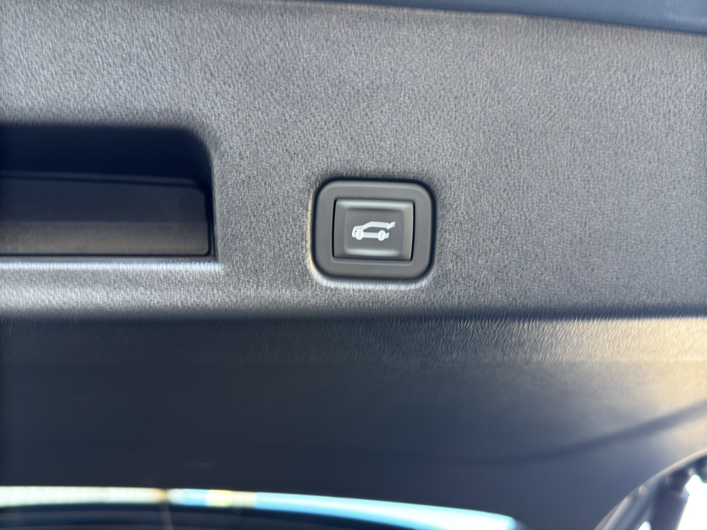 Used 2026 GMC Acadia Elevation image 11