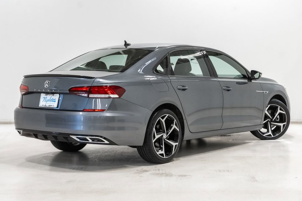Used 2022 Volkswagen Passat 2.0T R-Line image 26