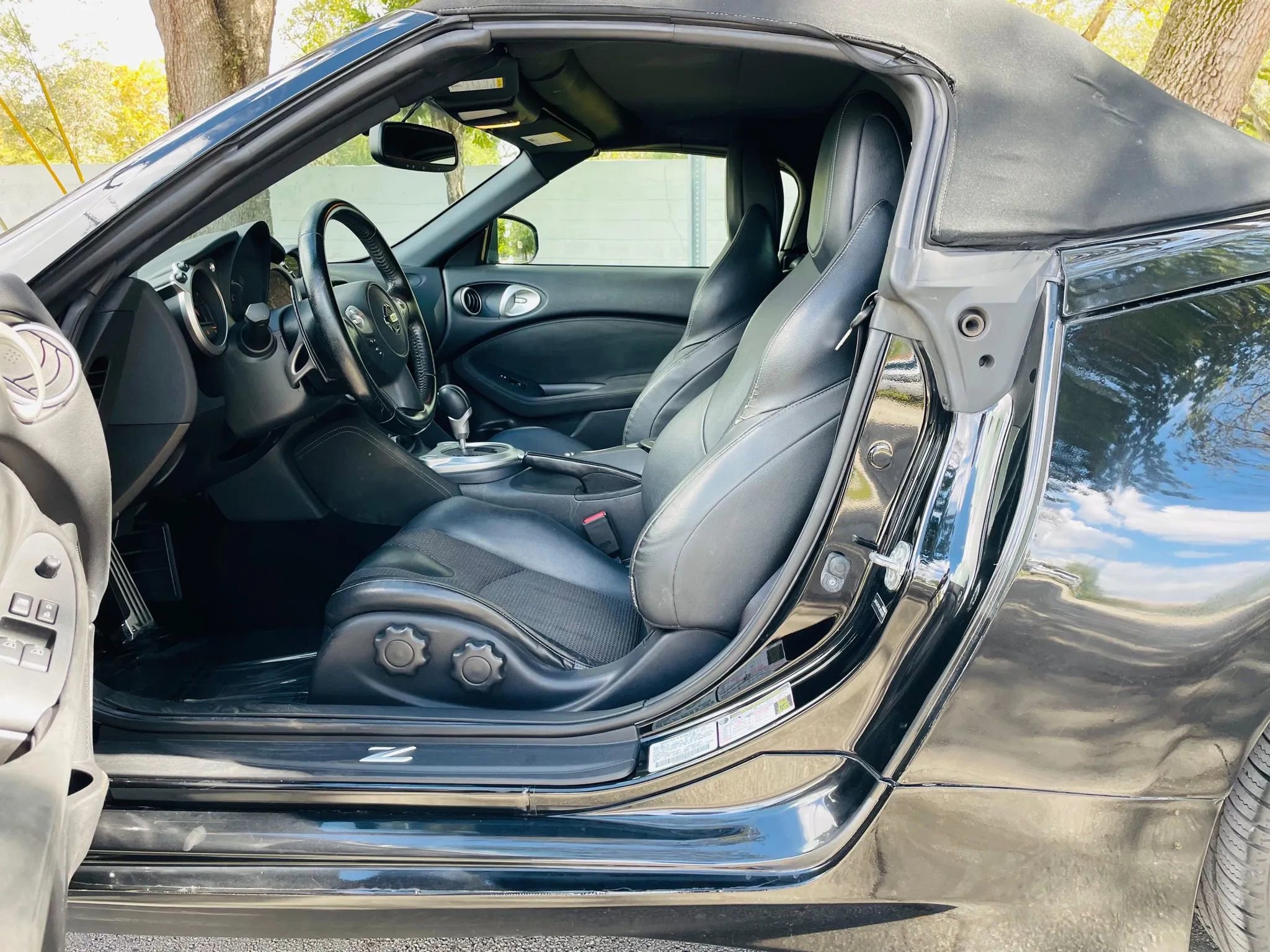 Used 2018 Nissan 370Z Touring image 9