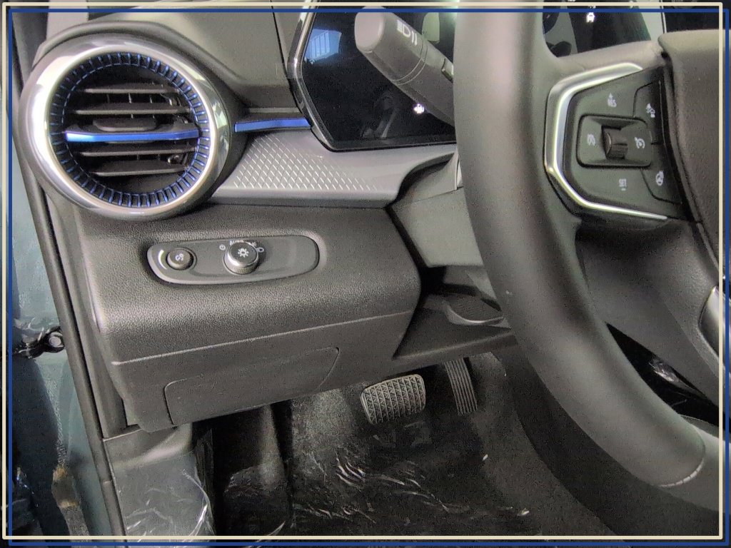 New 2026 Chevrolet Trax LT w/ Driver Confidence Package FWD image 21