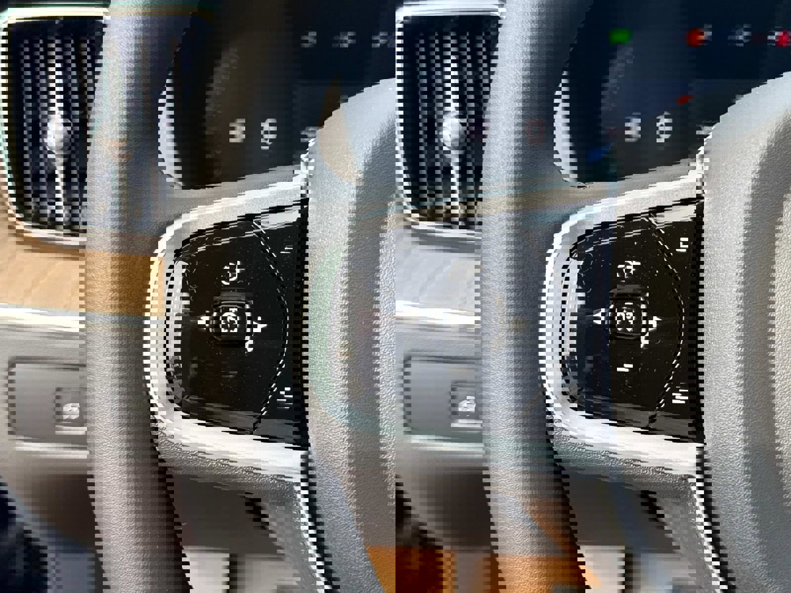 New 2026 Volvo XC60 B5 Plus w/ Climate Package image 29