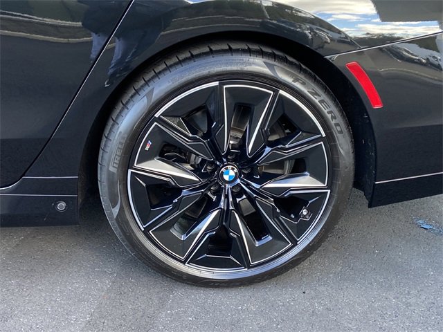 Certified 2025 BMW 740i xDrive w/ Executive Package image 11