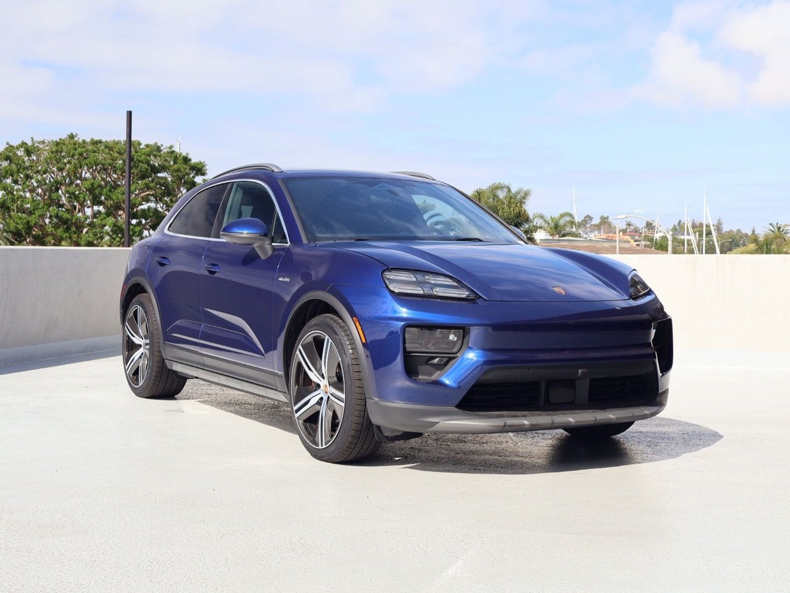 New 2025 Porsche Macan 4S Electric AWD/4WD image 7