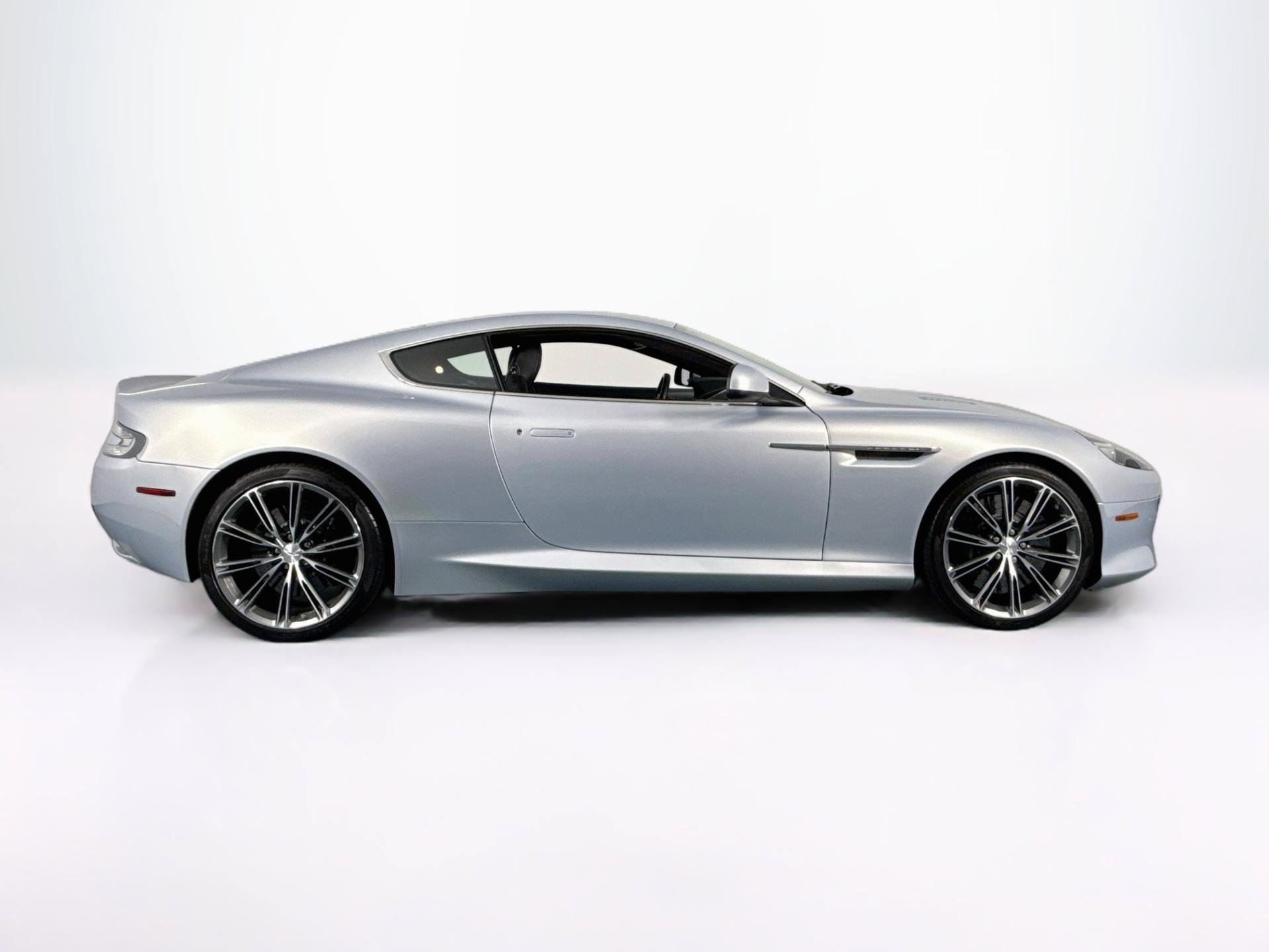 Used 2014 Aston Martin DB9 Coupe RWD image 4